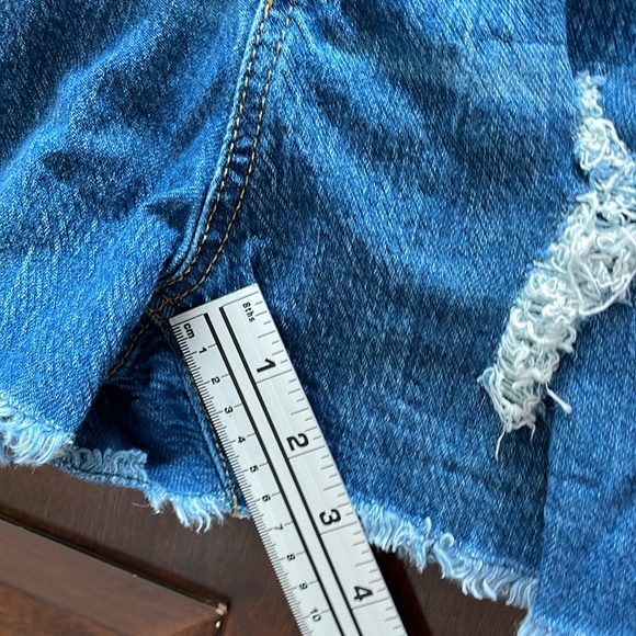 Girls size large 10/12 cat & Jack distressed blue Jean short overalls - Picture 5 of 8